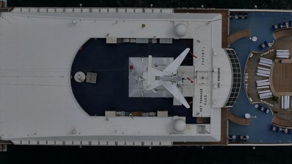 Comment choisir une croisière qui propose des excursions pour explorer les canyons sous-marins?