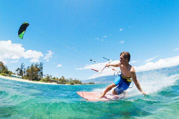 Quels sont les meilleurs spots pour faire du kite-surf sur la côte Pacifique de Costa Rica ?